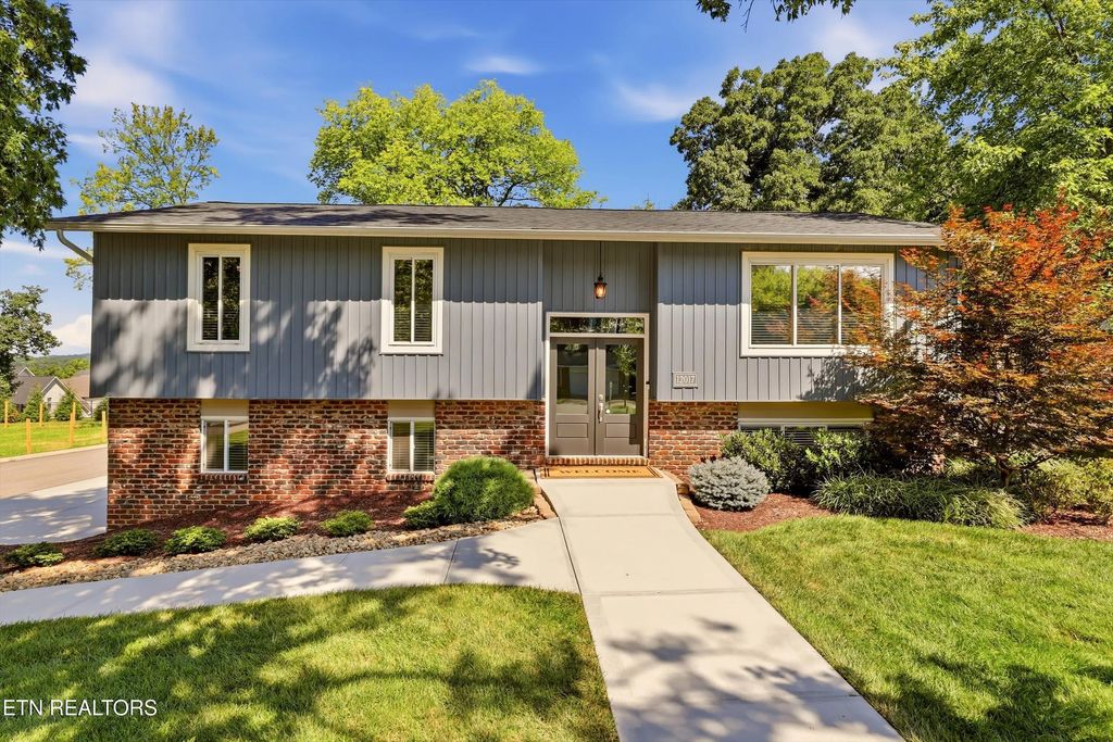 12017 W Kings Gate Rd, Knoxville