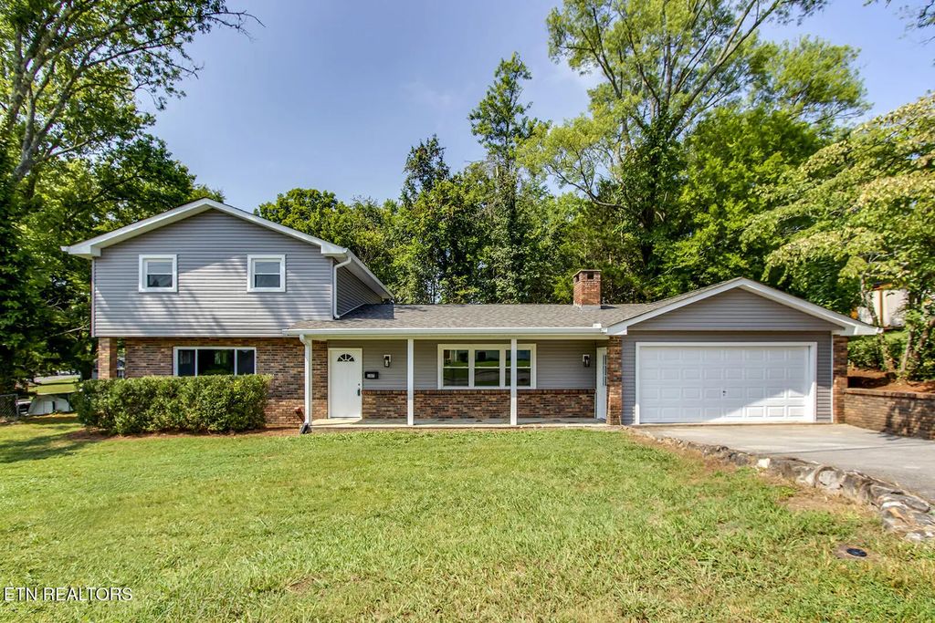 107 Bermuda Rd, Oak Ridge