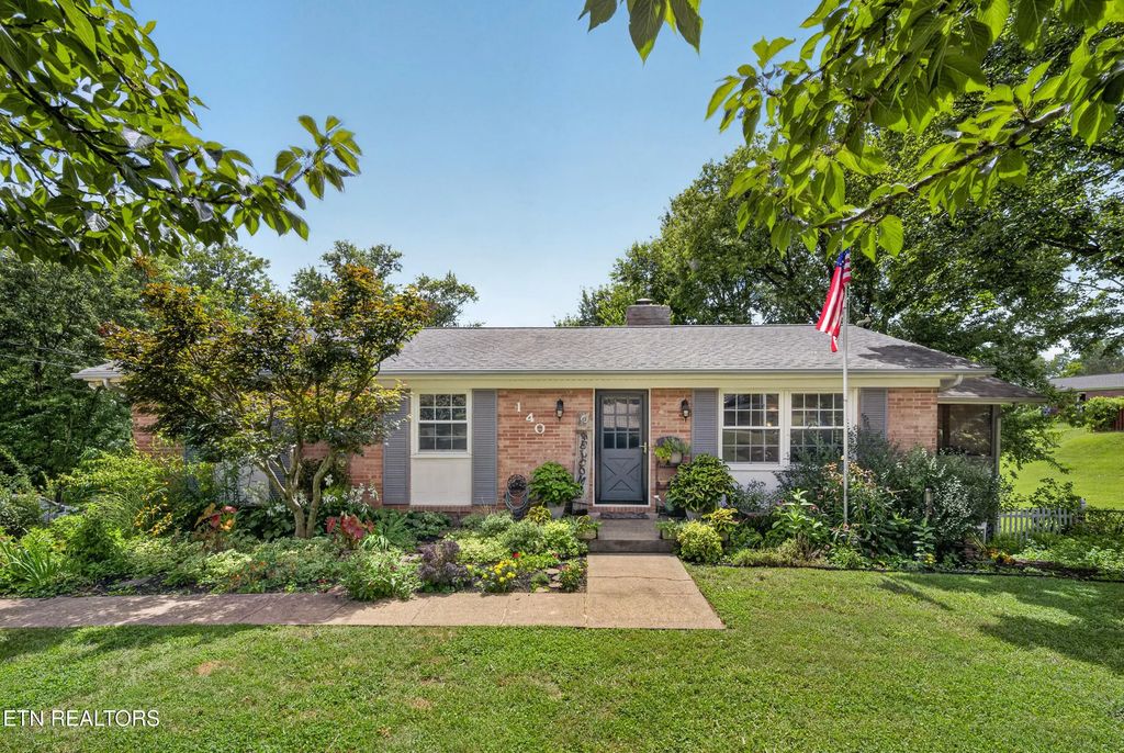 140 Westwood Drive, Clinton