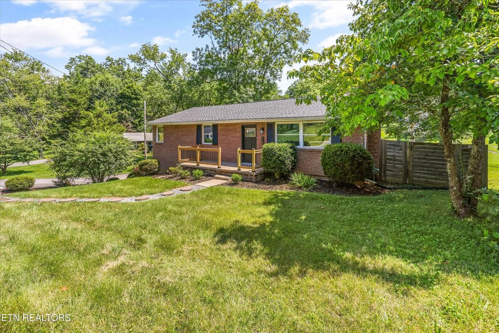 312 Stone Rd, Knoxville