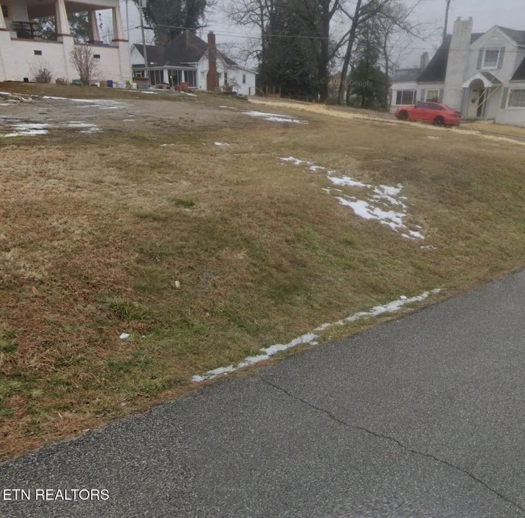 105 W Ash St, LaFollette