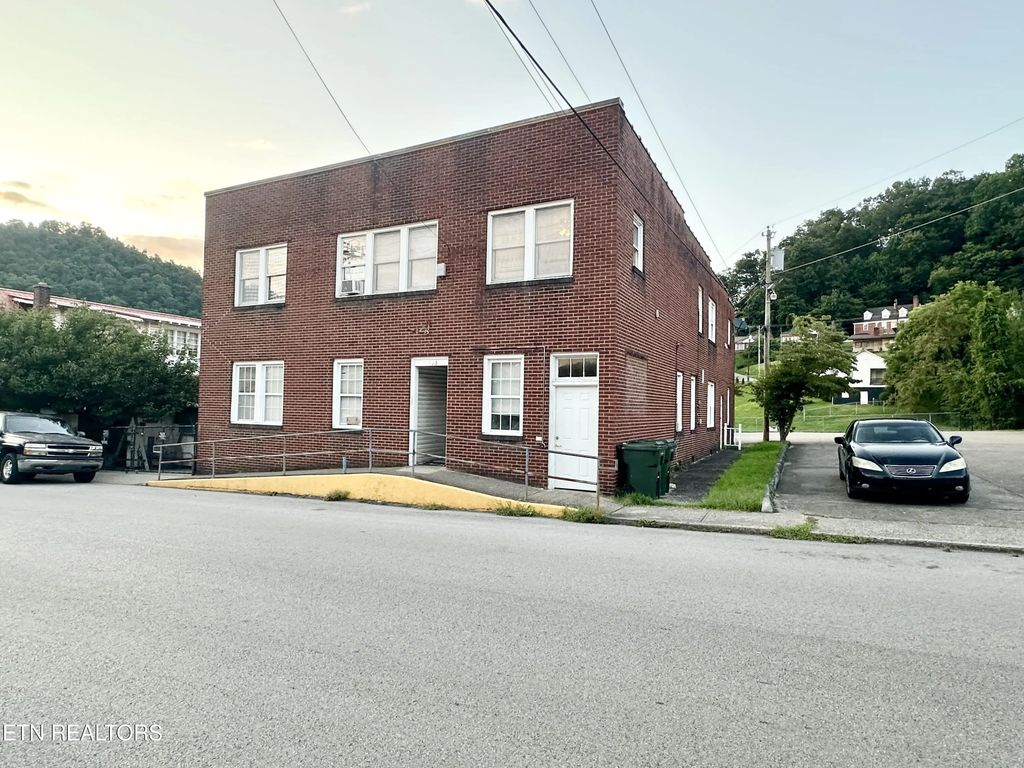 107 E Mound St, Harlan