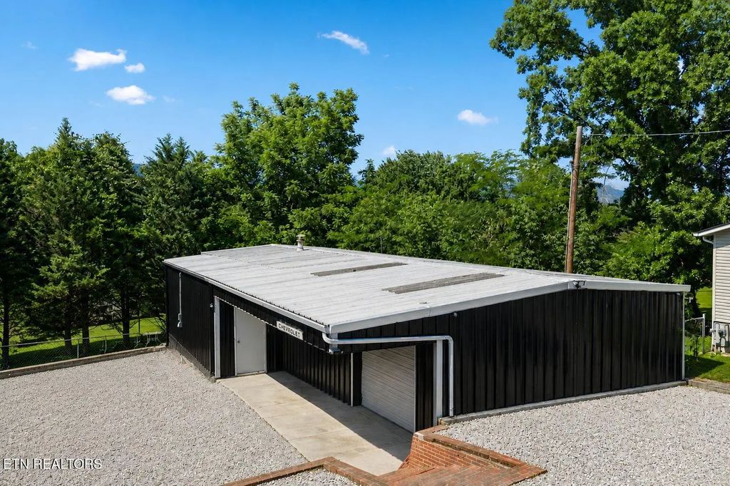 116 Blue Drive, LaFollette