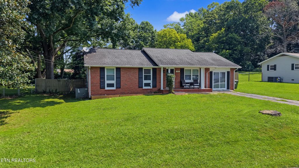 832 Oliver Ave, Seymour
