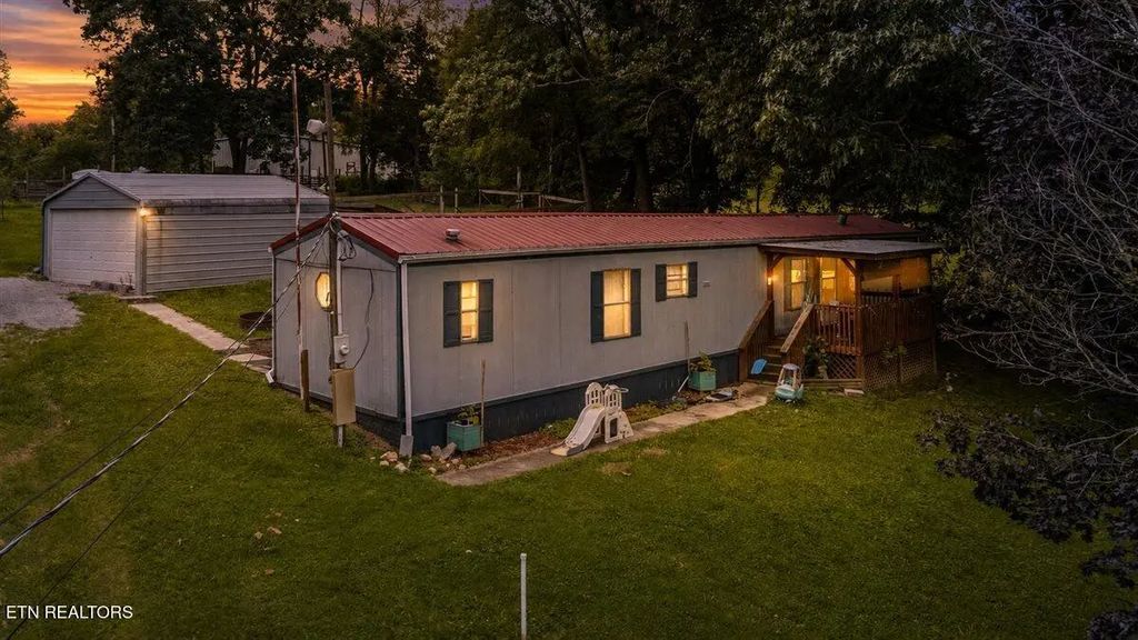 166 Andrew Lane, Jacksboro