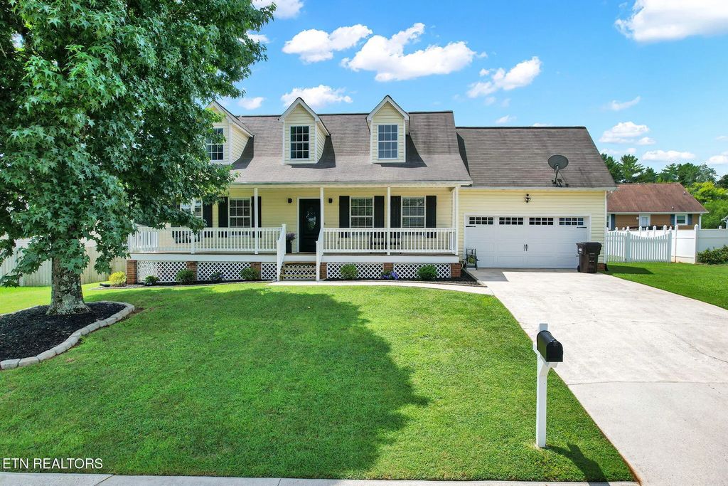 1762 Ne Autumn Drive, Cleveland