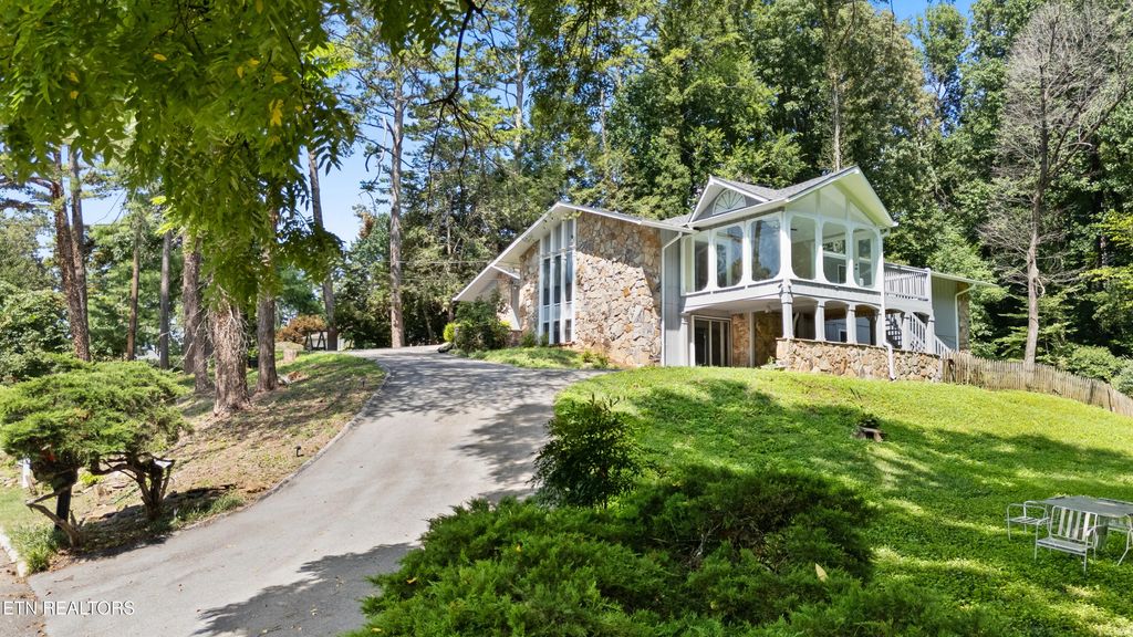 8129 Nw Ainsworth Drive, Knoxville