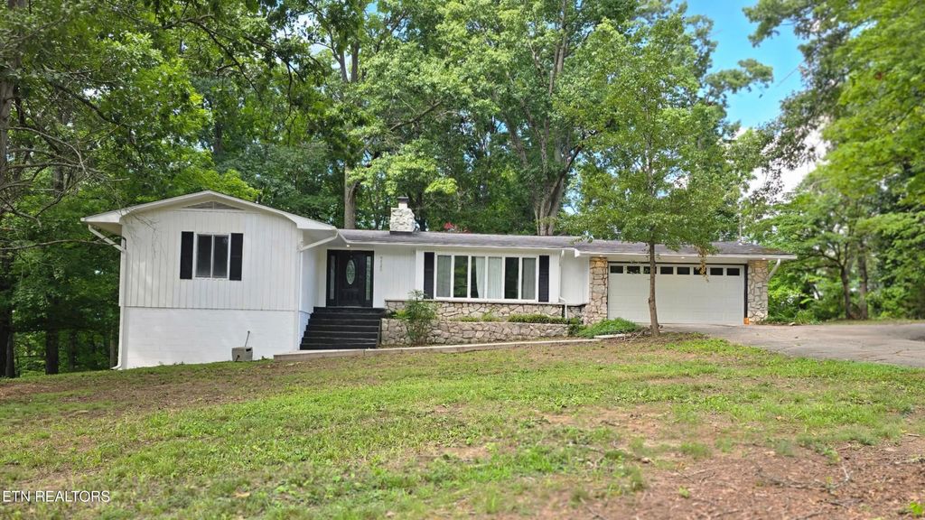 9721 Asheville Hwy, Strawberry Plains