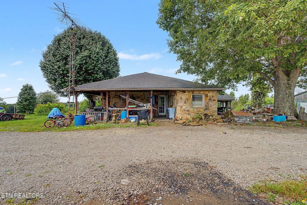 1368 Taylors Chapel Rd, Crossville