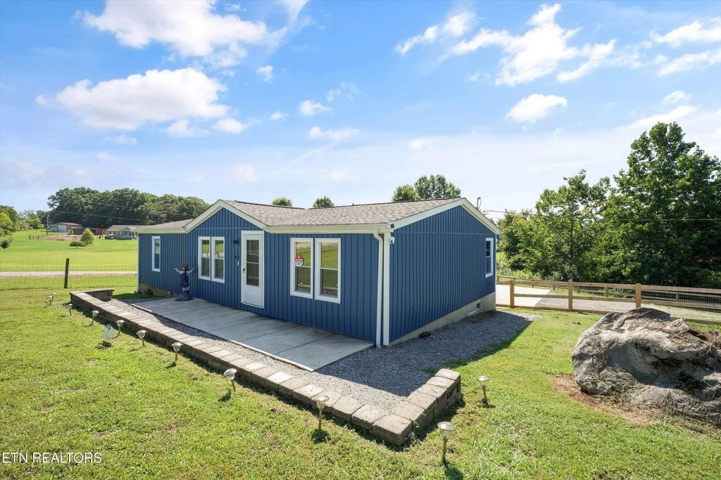769 Farmington Way, Maryville
