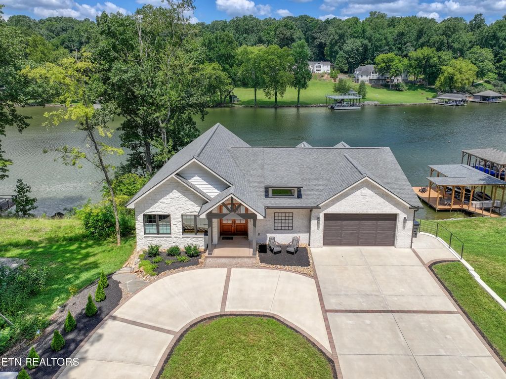 5033 Riversedge Rd, Louisville