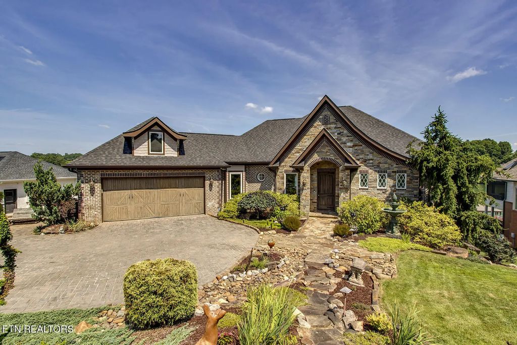 313 Kiyuga Way, Loudon