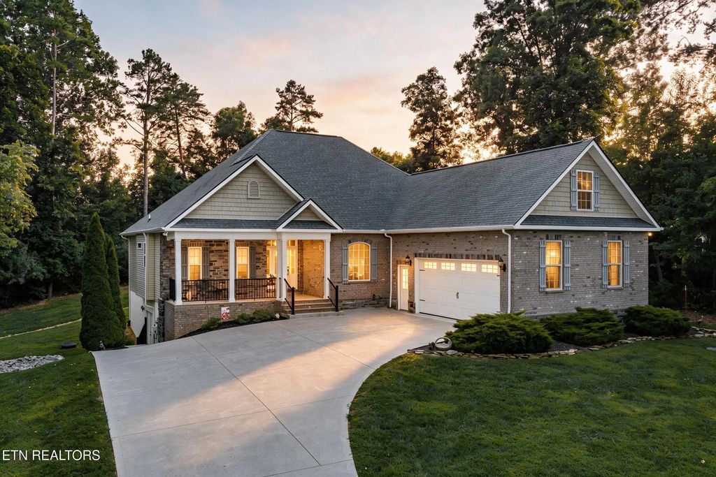 102 Okema Place, Loudon