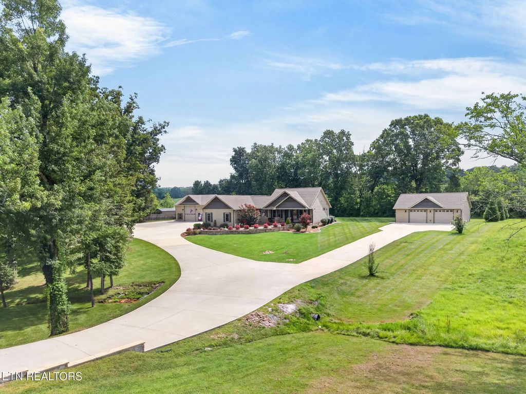 1452 Cook Rd, Crossville