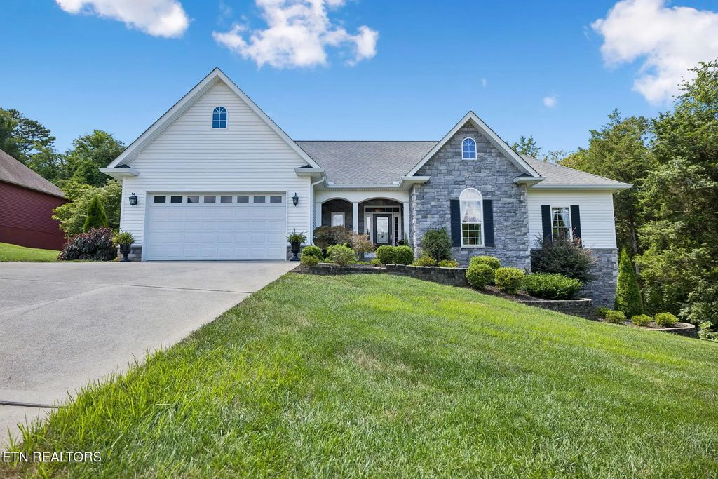 102 Tahlequah Lane, Loudon
