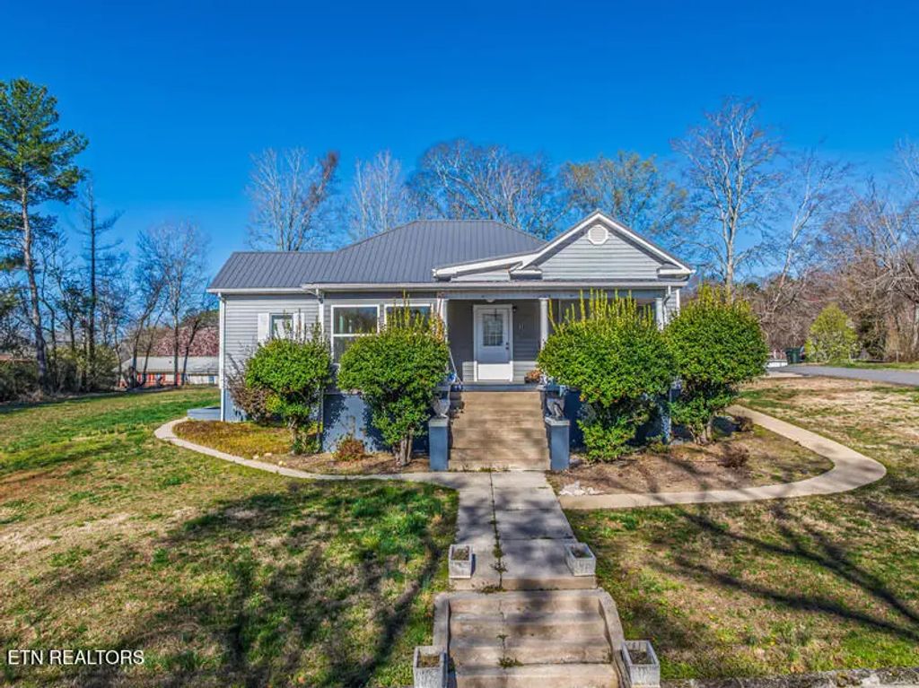 380 Clifton Heights Rd, Newport