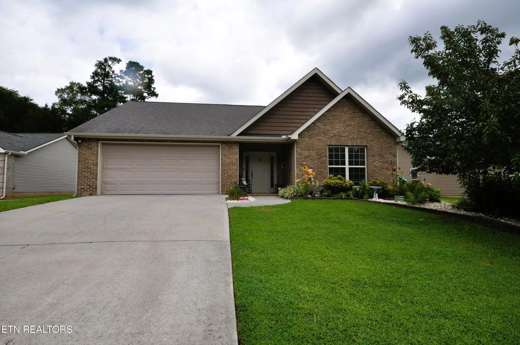 6880 Harvest Grove Lane, Knoxville