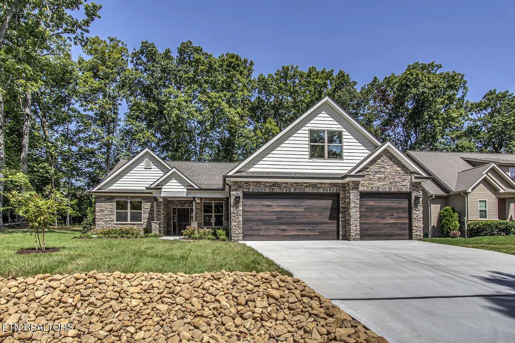 230 Ootsima Way, Loudon