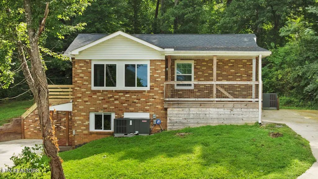 616 Kinzel Ave, Maryville
