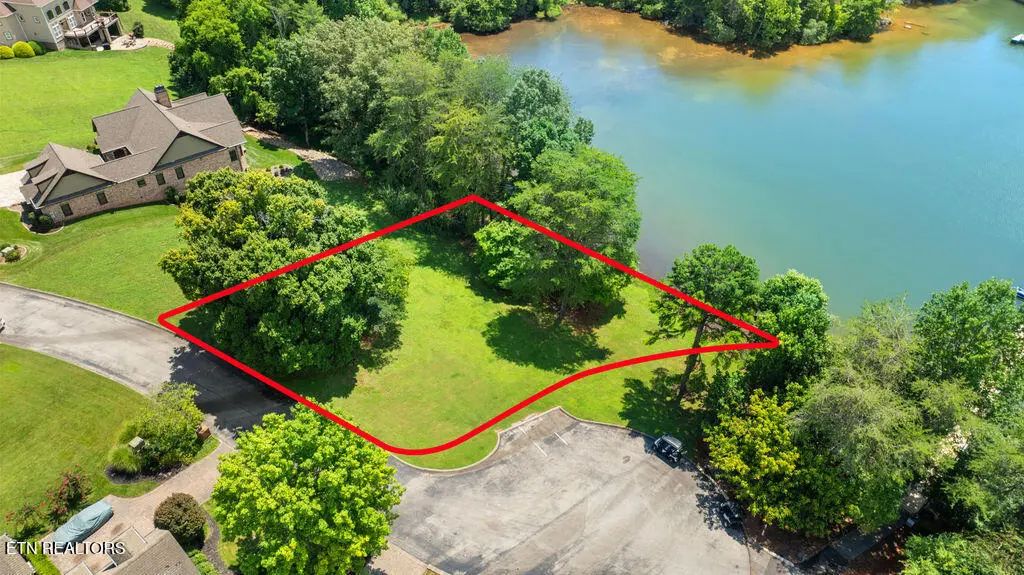 1681 Rarity Bay Pkwy, Vonore