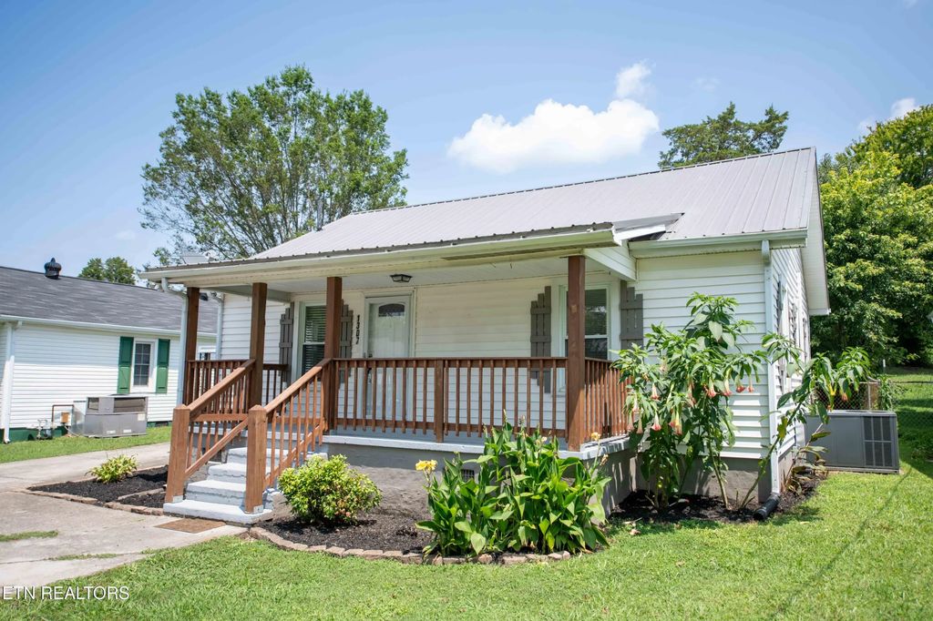 1307 Grove St, Loudon