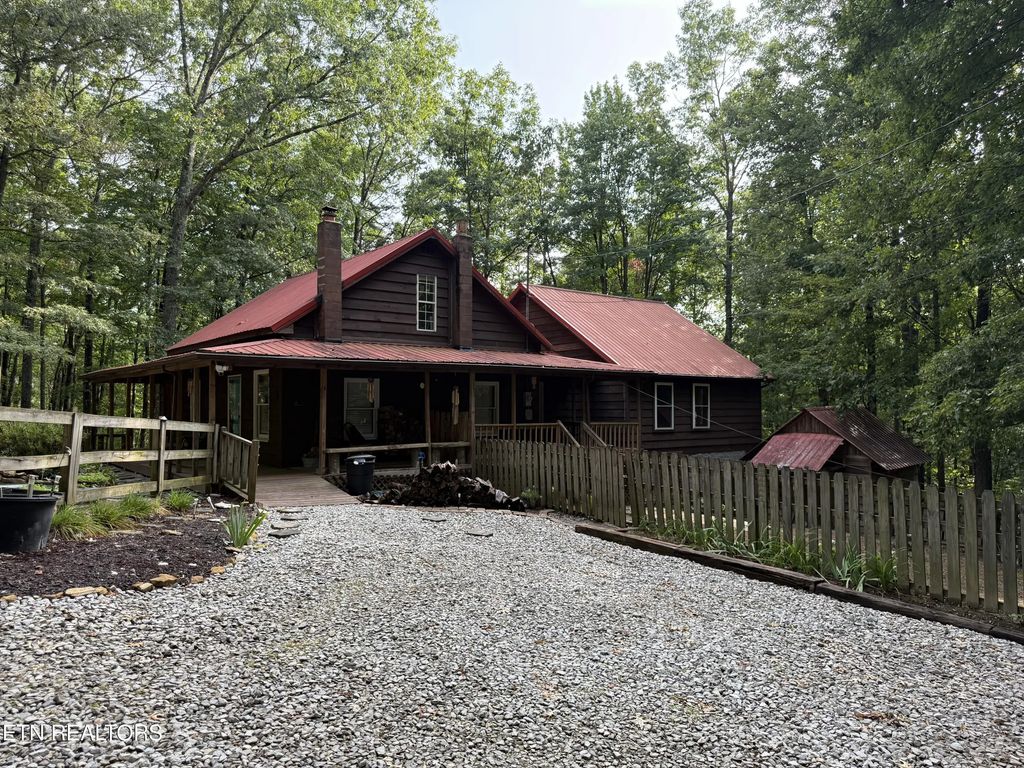 360 Joe Barnett Rd, Jamestown