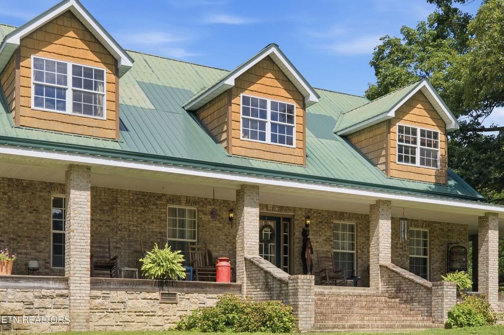 2020 Deermont Rd, Oakdale