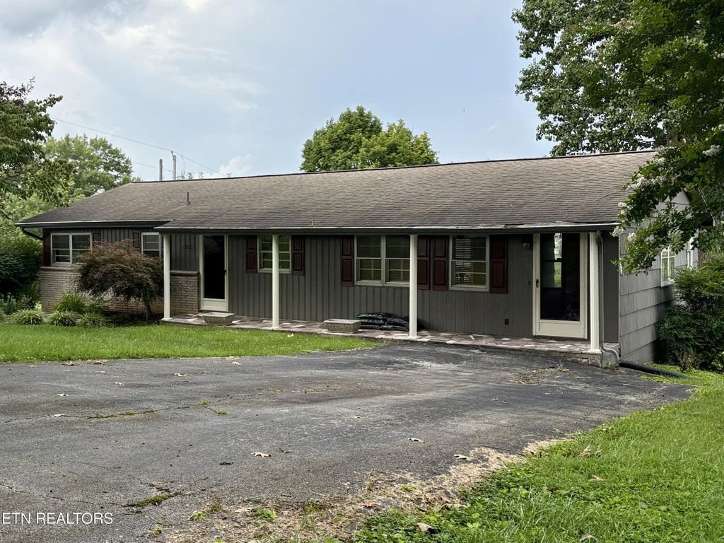 1302 Nell St, Tazewell