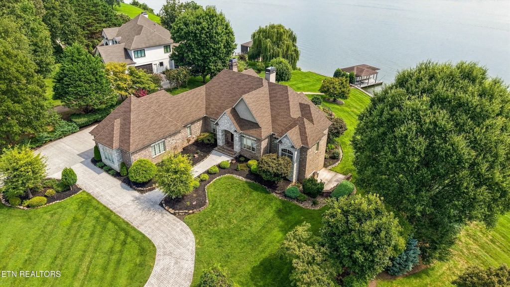 233 Lake Crest Drive, Lenoir City