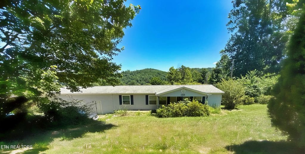 1325 Sharp Lane, Caryville
