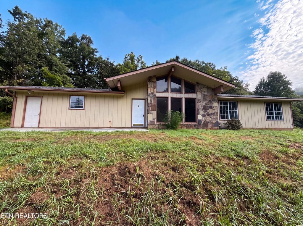 1430 Hawk Lane, Seymour