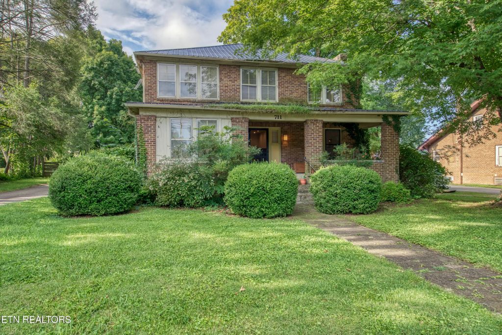 711 W Jefferson St, Jefferson City