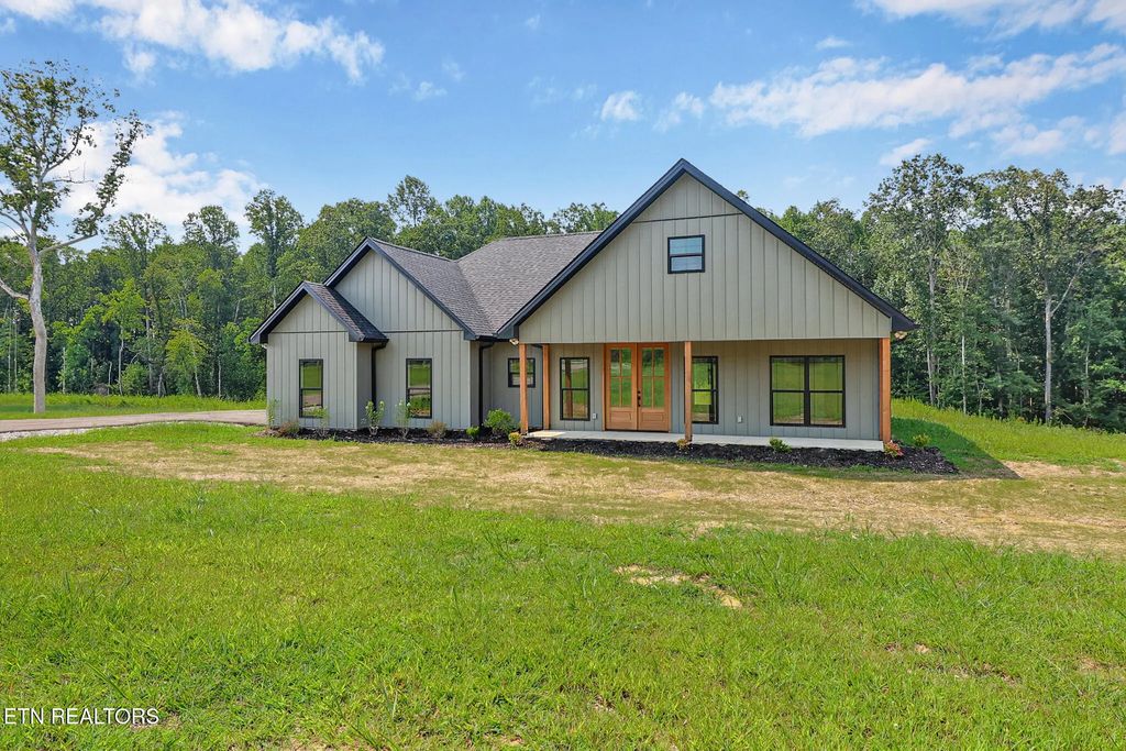 1458 Taylor Place Rd, Jamestown