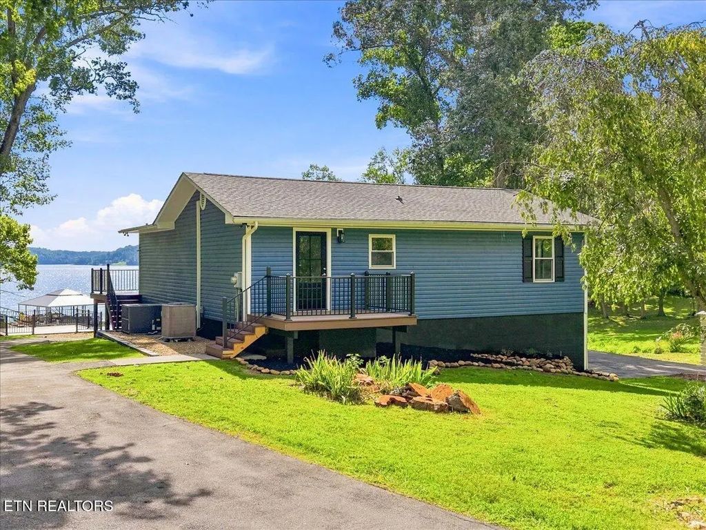1612 Canal Lane, Dandridge