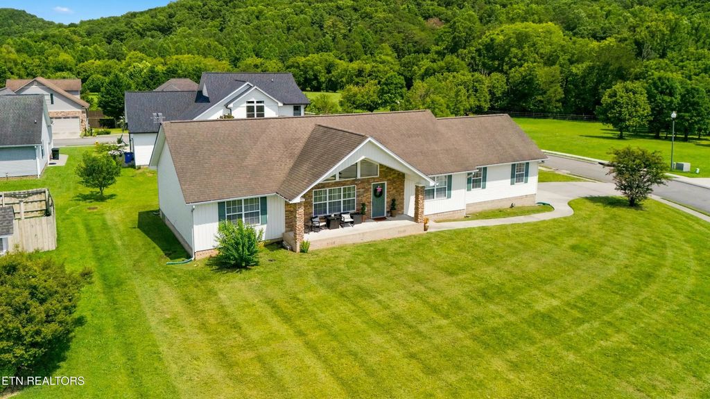 410 Thoroughbred Drive, Cleveland