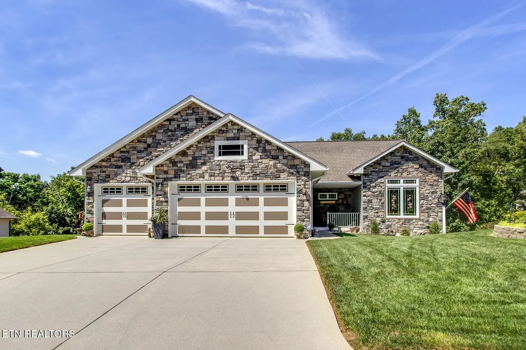204 Osage Place, Loudon