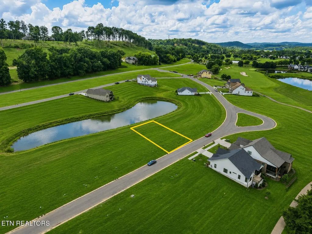 652 Black Bear Circle, Loudon
