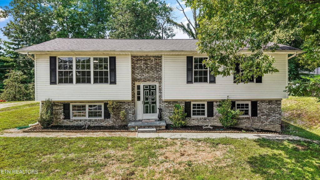 175 Henderson Lane, Jacksboro