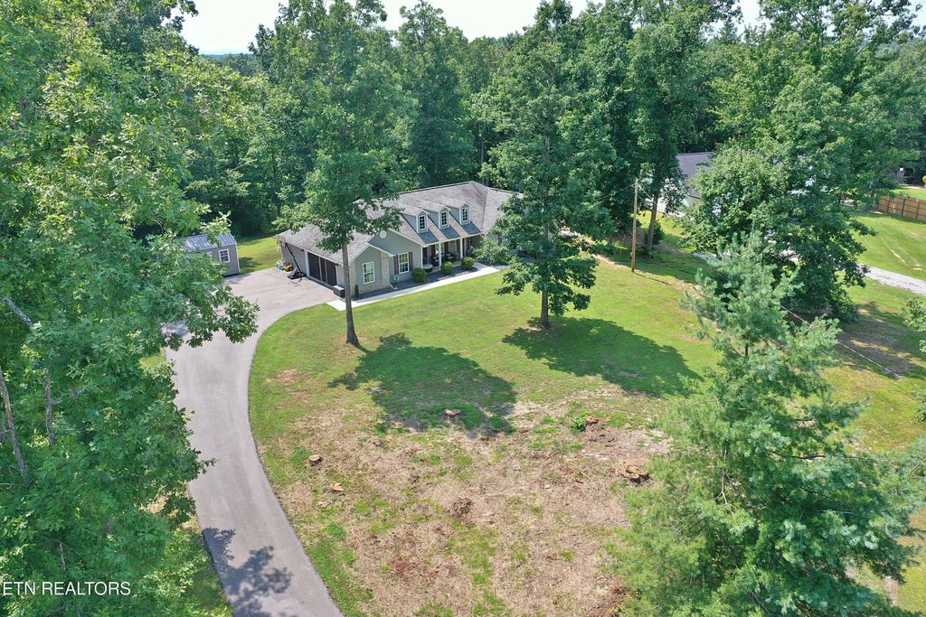 175 Logan Lane, Oneida