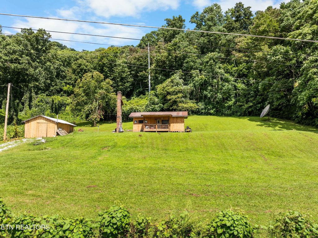 121 Sunshine Circle, LaFollette