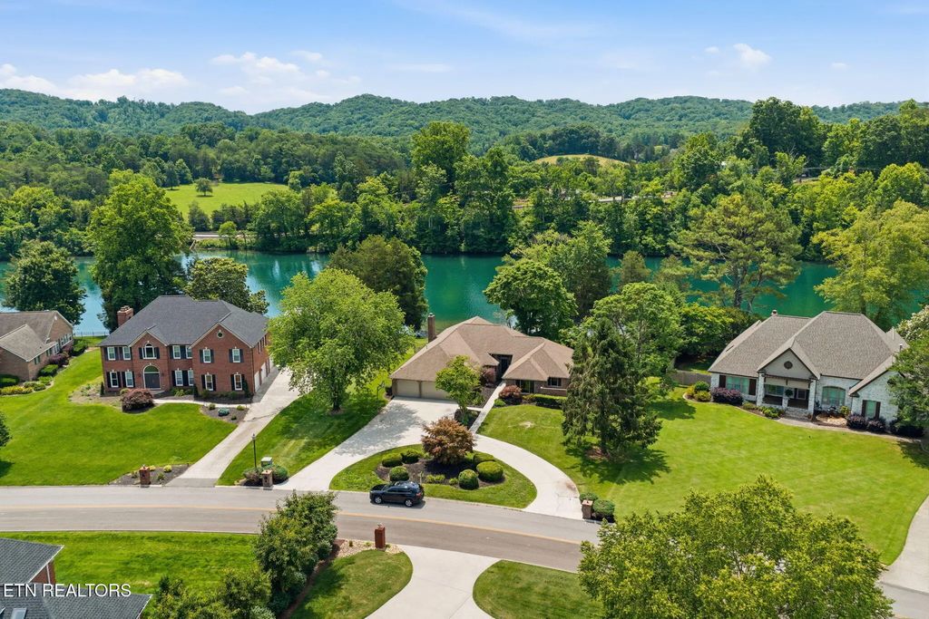 452 Mariner Point Drive, Clinton