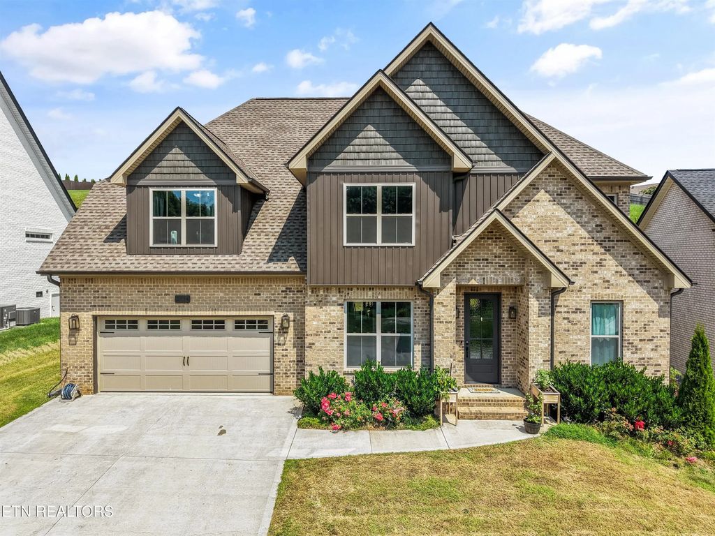 2214 Hickory Crest Lane, Knoxville