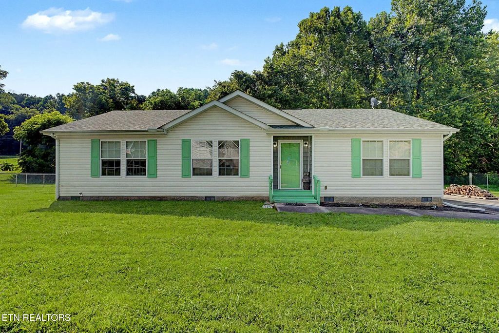 332 Howard Rd, Loudon