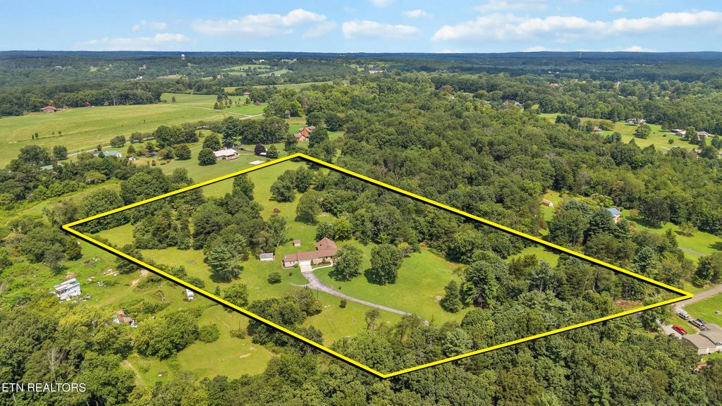 648 Lige Rd, Crossville