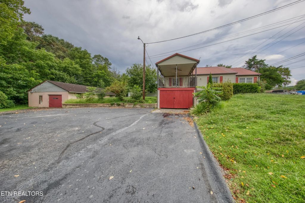 2315 Harris Rd, Knoxville