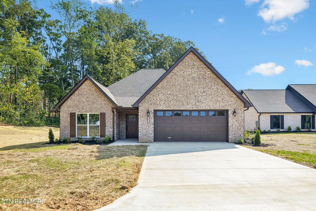 802 Johnson Rd, Maryville