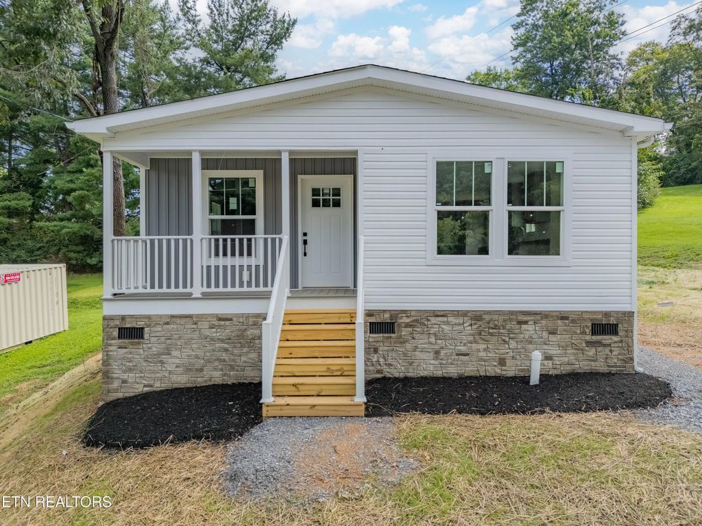 1813 Housley Circle, Morristown