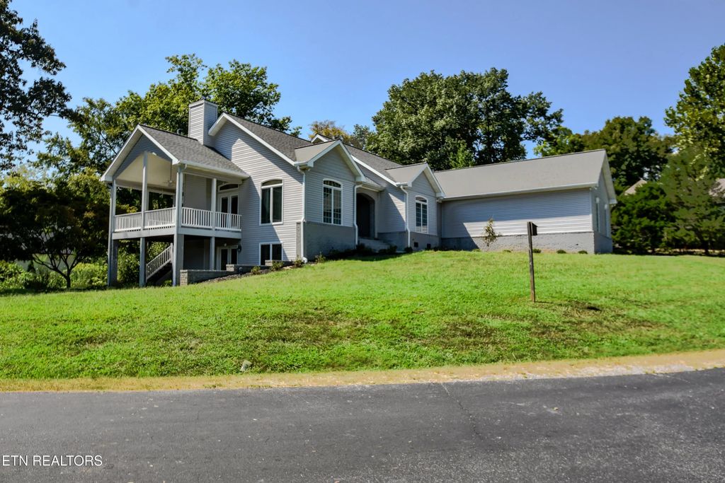 408 Ookedaliya Place, Loudon