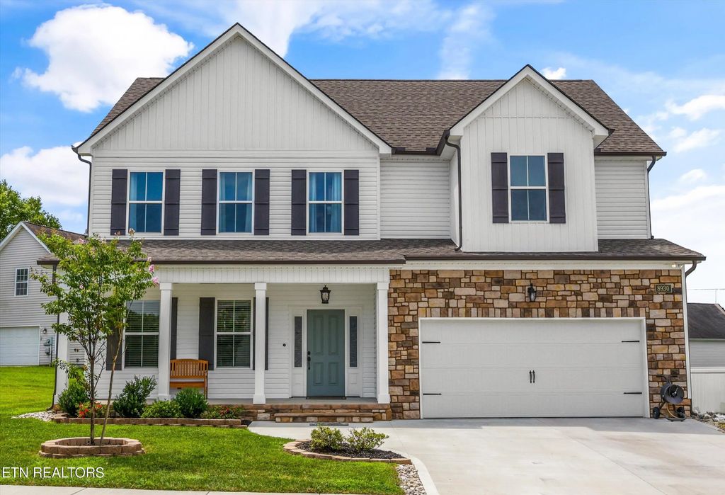 8930 Queensdale Lane, Knoxville