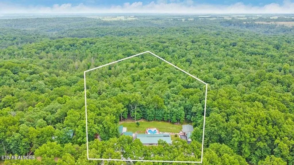 400 Georgee Rd, Jamestown